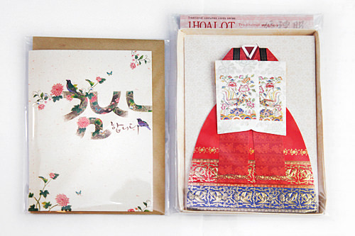 韩纸小工艺品
韩国的韩纸工艺品比较有名，图中为由韩纸做成的精美明信片。