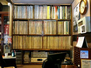 店内还珍藏有2,000余张旧唱片