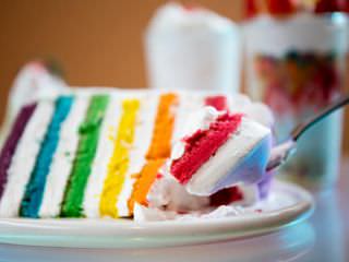 主打蛋糕“彩虹鲜奶蛋糕”