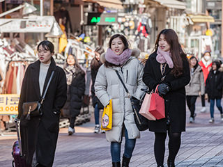 看看零度以下寒冷的首尔街道吧！