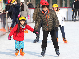 在汝矣岛滑冰场尽享冬季乐趣！