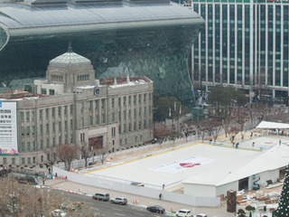 首尔广场滑冰场明天开放！